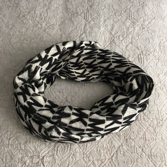 Michael Kors Infinity Scarf - Picture 6 of 6
